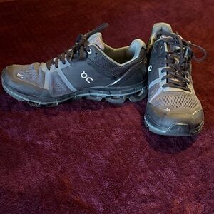 On Women's Black and Gray Athletic Shoes